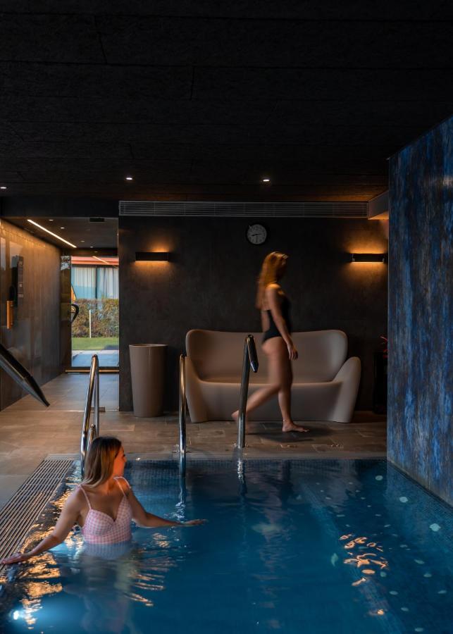 Apartahotel Suites Vila Birdie Навата Экстерьер фото