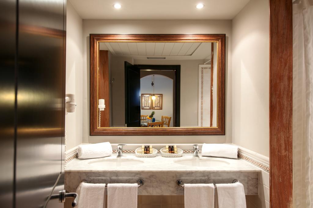 Apartahotel Suites Vila Birdie Навата Экстерьер фото
